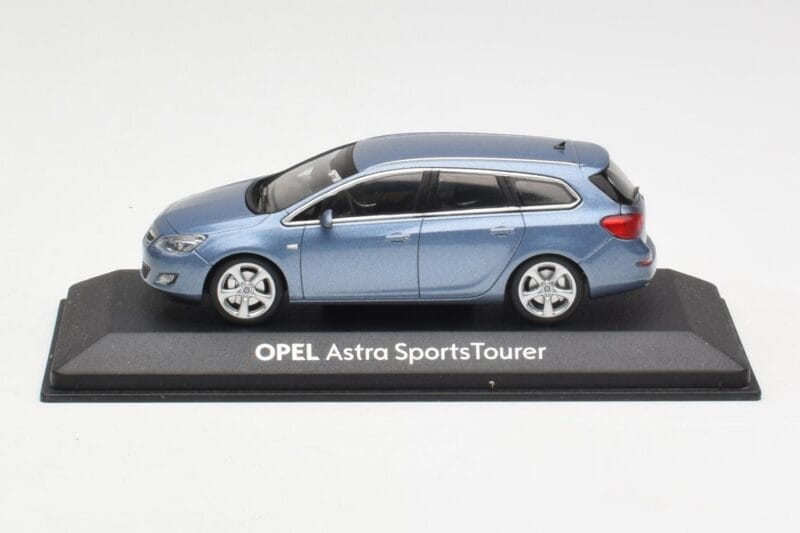 Opel Astra J Sports Tourer Blue Metallic Minichamps 1:43 400049012 Metaal