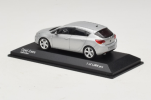 Opel Astra J Zilver Minichamps 1:43 400049000 Metaal — afbeelding 3 van 4
