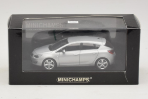 Opel Astra J Zilver Minichamps 1:43 400049000 Metaal — afbeelding 4 van 4