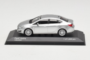 Opel Astra J Zilver Minichamps 1:43 410042000 Metaal
