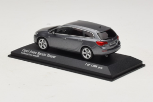 Opel Astra J Sports Tourer Minichamps 1:43 400049014 Metaal — afbeelding 3 van 4