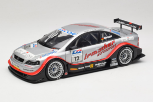 Opel Astra V8 Coupe #12 C. Menzel DTM 2000 Action 1:18 AC8004812 Metaal