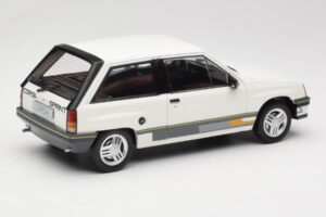 Opel Corsa A Sprint Wit MCG 1:18 MCG18432 Metaal — afbeelding 2 van 6