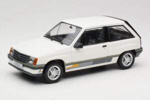Opel Corsa A Sprint Wit MCG 1:18 MCG18432 Metaal