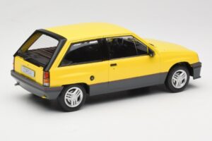Opel Corsa A SR Geel MCG 1:18 MCG18431 Metaal — afbeelding 2 van 6