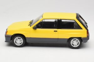 Opel Corsa A SR Geel MCG 1:18 MCG18431 Metaal — afbeelding 3 van 6