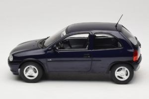 Opel Corsa B Dark Blue Metallic MCG 1:18 MCG18905 Metaal — afbeelding 3 van 6