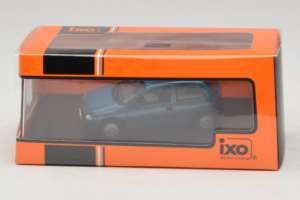 Opel Corsa B Swing Blauw IXO 1:43 CLC581N Metaal — afbeelding 4 van 4