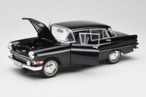 Opel Kapitan P1 Zwart Revell 1:18 08822 Metaal — afbeelding 2 van 8