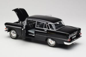 Opel Kapitan P1 Zwart Revell 1:18 08822 Metaal — afbeelding 5 van 8