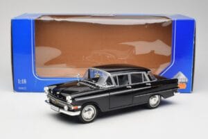Opel Kapitan P1 Zwart Revell 1:18 08822 Metaal — afbeelding 8 van 8