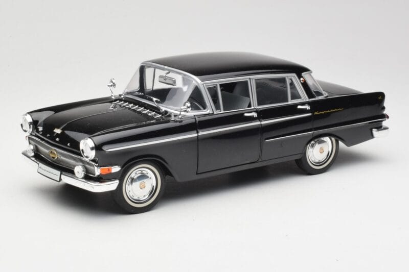 Opel Kapitan P1 Zwart Revell 1:18 08822 Metaal