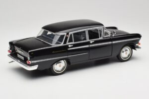 Opel Kapitan P2 Zwart Revell 1:18 08821 Metaal — afbeelding 3 van 8
