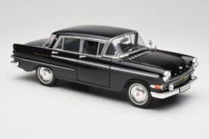 Opel Kapitan P2 Zwart Revell 1:18 08821 Metaal — afbeelding 6 van 8