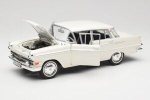 Opel Kapitan P2 Wit Revell 1:18 08821-M1 Metaal — afbeelding 2 van 8