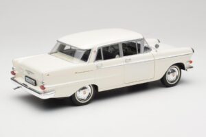 Opel Kapitan P2 Wit Revell 1:18 08821-M1 Metaal — afbeelding 3 van 8