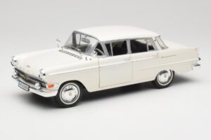 Opel Kapitan P2 Wit Revell 1:18 08821-M1 Metaal