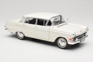 Opel Kapitan P2 Wit Revell 1:18 08821-M1 Metaal — afbeelding 6 van 8