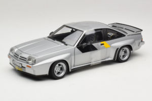 Opel Manta 400 Homologation Zilver Revell 1:18 8491 Metaal