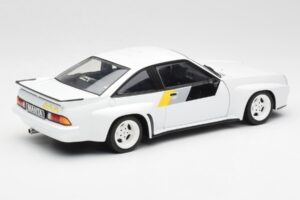 Opel Manta 400 Homologation Wit Revell 1:18 8819 Metaal — afbeelding 3 van 8