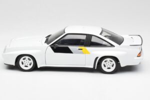 Opel Manta 400 Homologation Wit Revell 1:18 8819 Metaal — afbeelding 4 van 8