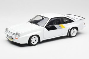 Opel Manta 400 Homologation Wit Revell 1:18 8819 Metaal