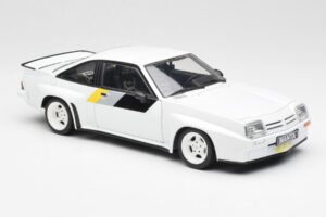 Opel Manta 400 Homologation Wit Revell 1:18 8819 Metaal — afbeelding 6 van 8