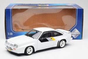 Opel Manta 400 Homologation Wit Revell 1:18 8819 Metaal — afbeelding 8 van 8