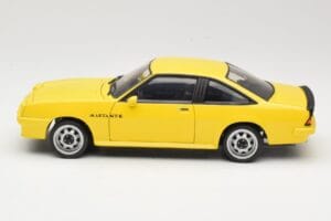 Opel Manta B GT/E Geel Revell 1:18 08421 Metaal — afbeelding 4 van 8