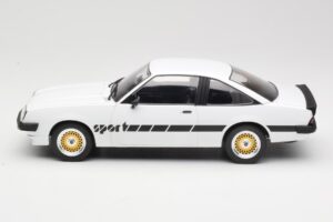 Opel Manta B Sport Wit MCG 1:18 MCG18237 Metaal — afbeelding 3 van 6