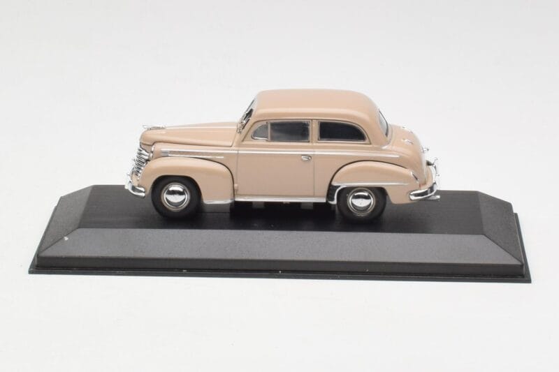 Opel Olympia A Beige Minichamps 1:43 430040404 Metaal