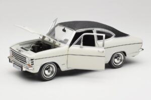 Opel Olympia A Coupe Wit Zwart Revell 1:18 8446 Metaal — afbeelding 2 van 8