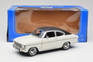 Opel Olympia A Coupe Wit Zwart Revell 1:18 8446 Metaal — afbeelding 8 van 8