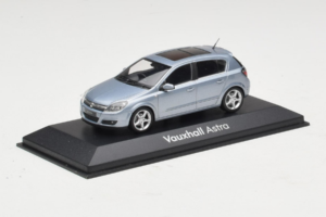 Opel Astra H Blue Metallic Minichamps 1:43 ASTRA004 Metaal — afbeelding 2 van 4