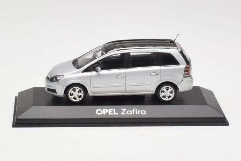 Opel Zafira B Zilver Minichamps 1:43 1799109 Metaal