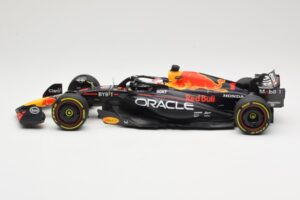 Oracle Red Bull Racing RB19 #1 M. Verstappen Winner Italian GP 2023 Minichamps 1:18 110231501 Metaal — afbeelding 3 van 6