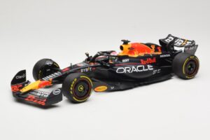 Oracle Red Bull Racing RB19 #1 M. Verstappen Winner Italian GP 2023 Minichamps 1:18 110231501 Metaal