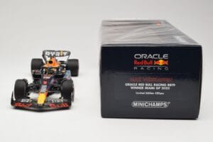 Oracle Red Bull Racing RB19 #1 M. Verstappen Winner Miami GP 2023 Minichamps 1:18 110230501 Metaal — afbeelding 6 van 6