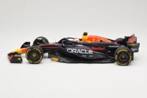 Red Bull Racing RB20 #1 M. Verstappen Winner China GP 2024 Minichamps 1:18 110240501 Metaal — afbeelding 3 van 6
