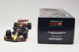Red Bull Racing RB20 #1 M. Verstappen Winner China GP 2024 Minichamps 1:18 110240501 Metaal — afbeelding 6 van 6