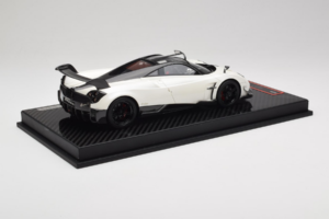 Pagani Huayra BC White Metallic Yy Model 1:18 REMC025 Hars — afbeelding 3 van 7