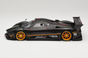 Pagani Zonda R Revolucion Carbon Fiber AUTOart 1:18 78261 Metaal — afbeelding 4 van 8