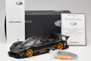 Pagani Zonda R Revolucion Carbon Fiber AUTOart 1:18 78261 Metaal — afbeelding 8 van 8