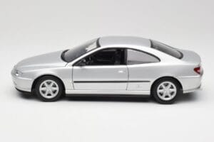 Peugeot 406 Coupe Zilver Gate 1:18 01024 Metaal — afbeelding 4 van 8
