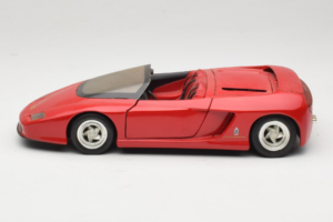 Pininfarina Mythos Rood Revell 1:18 8806 Metaal — afbeelding 4 van 8