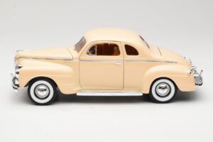 Plymouth Coupe Beige Road Signature 1:18 92398 Metaal — afbeelding 4 van 8