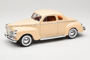 Plymouth Coupe Beige Road Signature 1:18 92398 Metaal