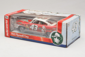 Plymouth Fury #43 R. Petty NASCAR 1960 Auto World 1:24 AW24003/06 Metaal — afbeelding 3 van 3