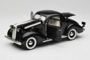 Pontiac Deluxe Zwart Signature Models 1:18 18106 Metaal — afbeelding 2 van 8
