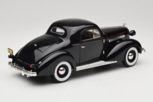 Pontiac Deluxe Zwart Signature Models 1:18 18106 Metaal — afbeelding 3 van 8